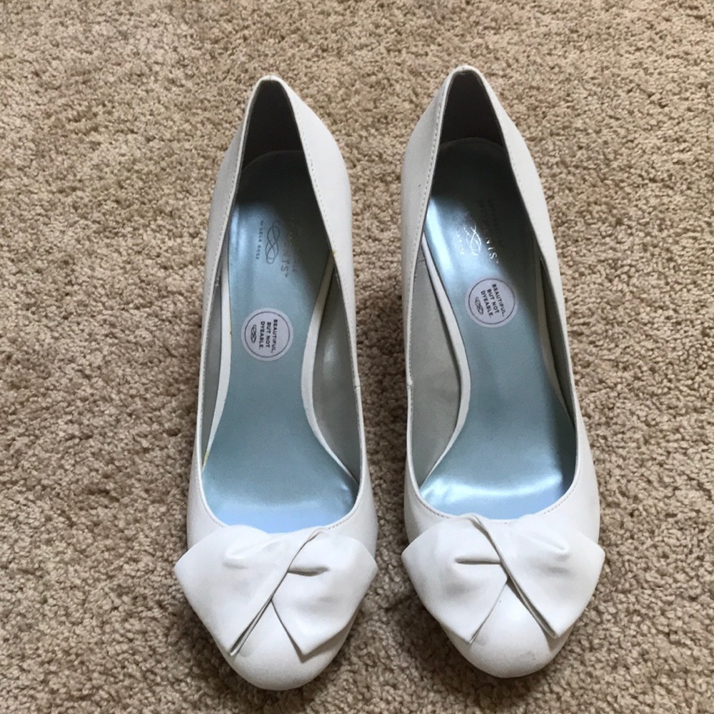 Lela Rose unforgettable moments SZ 10 ivory heels.